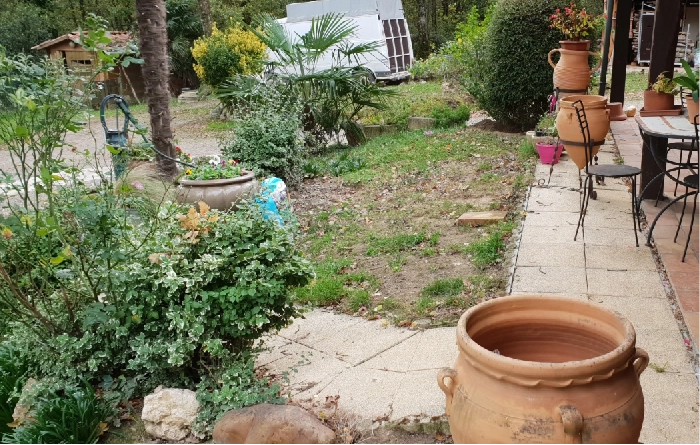 Jardin et ancienne terrasse avant travaux à Labarthe-sur-Lèze