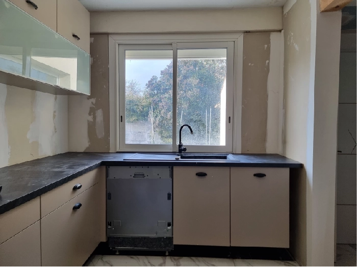 Cuisine avant rénovation complète et création d’un nouvel agencement sur mesure à Cuxac-d’Aude, Aude