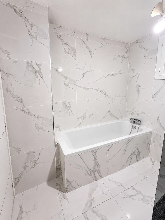 Rénovation complète d’une salle de bain avec baignoire à Cuxac-d’Aude, Aude