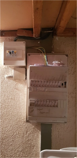 Tableau électrique avant rénovation à Saint-Orens-de-Gameville en Haute-Garonne